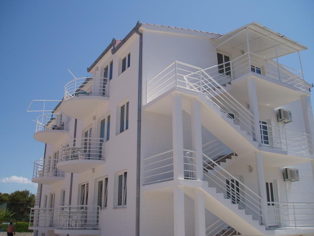 Apartments Niko Trogir Exterior photo